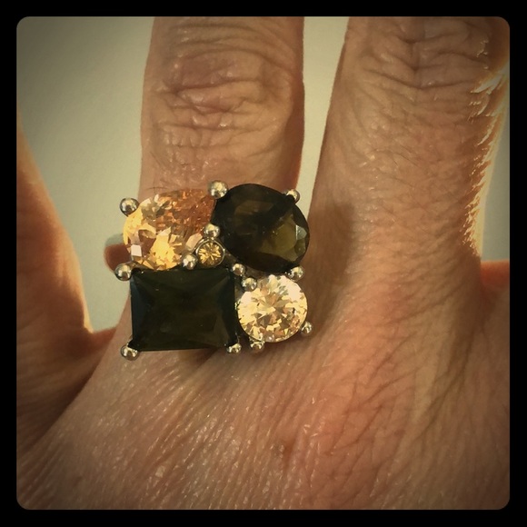 Jewelry - SALE🎁 Cocktail Ring🎄Cocktail Ring